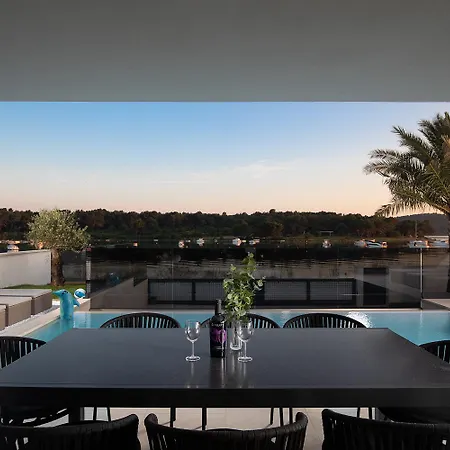 Villa Estrella In For 10 People With Sauna & Whirpool Just 6 M From The Sea *