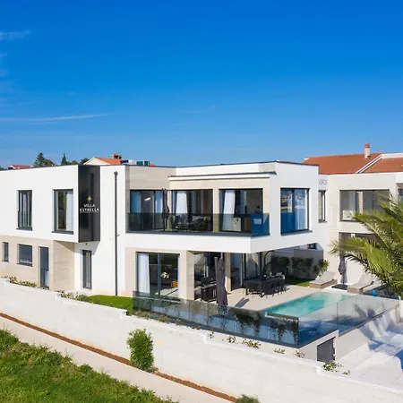 Villa Estrella In For 10 People With Sauna & Whirpool Just 6 M From The Sea Medulin