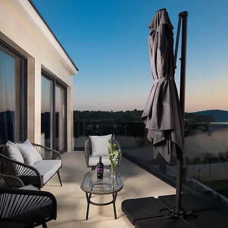 Estrella In For 10 People With Sauna & Whirpool Just 6 M From The Sea * Medolino