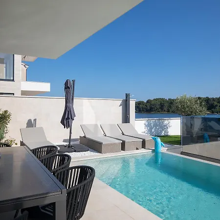Estrella In For 10 People With Sauna & Whirpool Just 6 M From The Sea Medulin