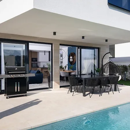 Estrella In For 10 People With Sauna & Whirpool Just 6 M From The Sea