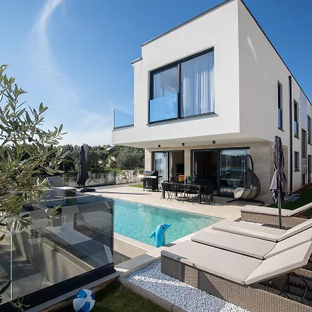 Estrella In For 10 People With Sauna & Whirpool Just 6 M From The Sea Medulin